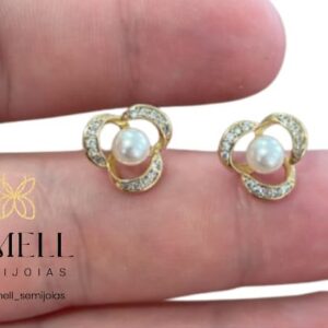 Brinco Flor em Pérola