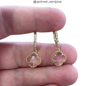 Brinco Trevo pendurado transparente